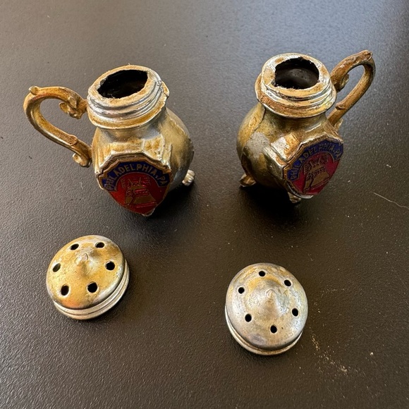 Vintage Liberty Bell Pennsylvania PA Salt & Pepper Shakers - Picture 8 of 9
